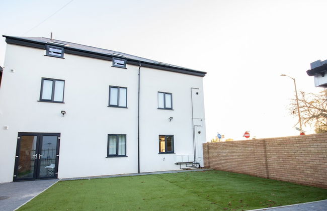 Holden Court - Photo 2