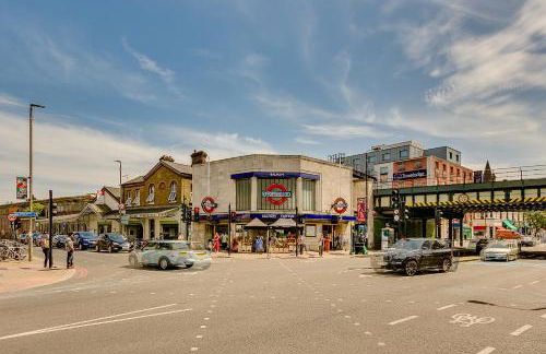 Balham near Tube Victorian House 4 Bedrooms 9 beds - Photo 29