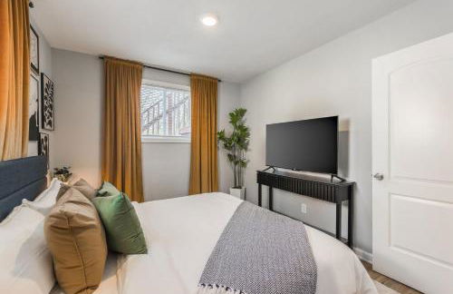 Home in Kansas City 15 mins to KCI with a KING bed and workspace - Foto 9