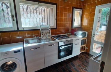 Villa La Lecceta surrounded by greenery and sea view with sunset - Foto 35