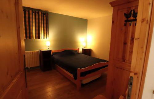 Chalet Familial pour 10 Pers. à Proximité des Pistes et Commerces avec Cheminée et Wifi - FR-1-342-232 - Foto 7