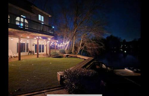 Lakefront Group Stay, Sleeps 19, Indoor Pool, Hot Tub, Arcades - Foto 44