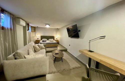 ELiFourka - Seaside Luxury - 170m to the Beach - Power Onsite for Electric Vehicle - Photo 6