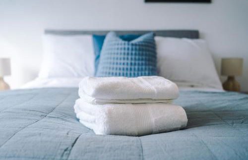 4BR Home for 8, Full Kitchen, Parking, WiFi in Northwich - Photo 70