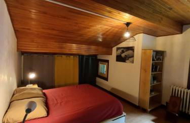 Logement mansardé dans maison avec jardin en bord de piste, vue montagne - Foto 3