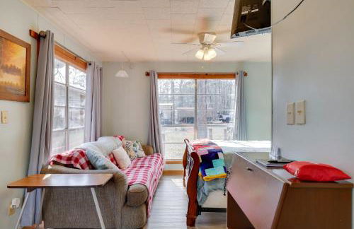 Great for Fishing! Lakefront Studio in Hemphill - Photo 6