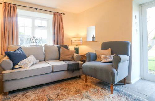 Manor Barn Cottage - Photo 7