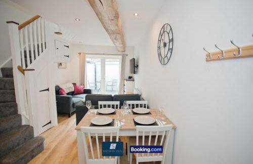 2 Bed House By Southern Stays Short Lets & Serviced Accommodation Bournemouth With Parking - Relocation & Family, 1km From The Beach - Photo 56