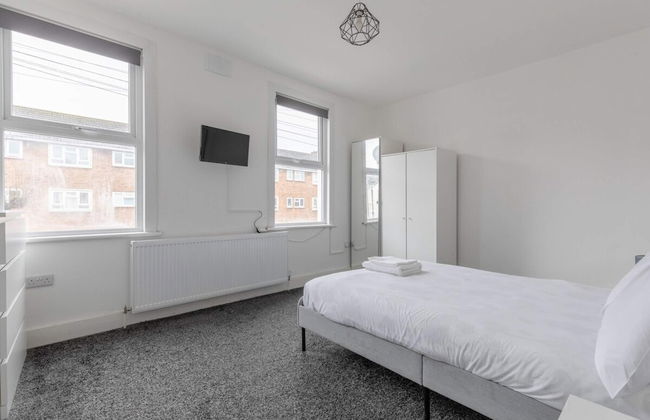 Spacious & Newly Renovated 4BD House East Ham! - Foto 3