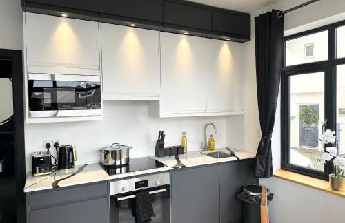 The Secret Agent Apartment - Brought to you by Coastline Retreats - Brand New - 2 mins walk to Beach - Childrens play den - Pool Table - Time Crisis Arcade Machine - Foto 27