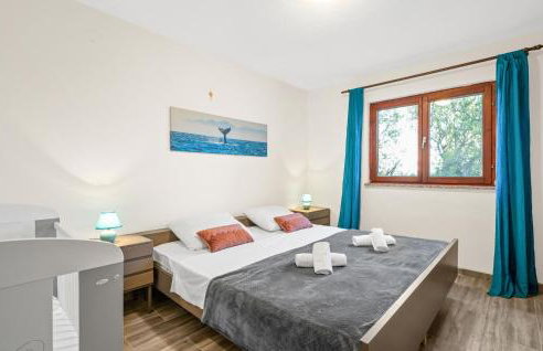 Awesome Home In Tinj With Jacuzzi - Photo 22