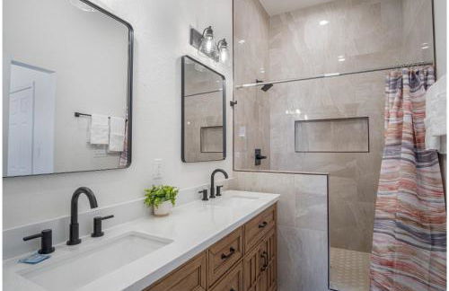 3BR3BA Urban Escape Just Minutes From Downtown - Foto 43