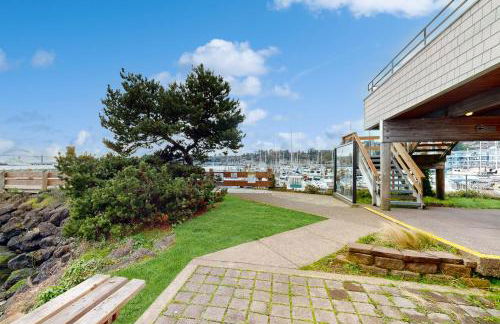 Beautiful Briny Retreat - Photo 26