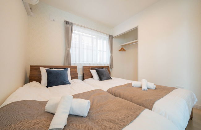 THE LUNA LOUNGE - Photo 32