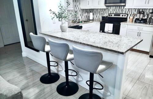 House Aurora next to Bush Gardens - Foto 25