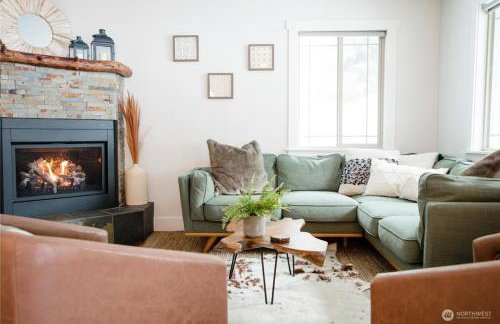 Cabin and Casita Near Rosyln and Suncadia Hot Tub, Game Room, Firepit, Sleeps 11 - Photo 1