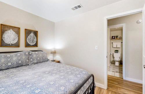 Blue Casa Rio | Riverfront Oasis with Private Beach, Deck & Fire Pit - Foto 22