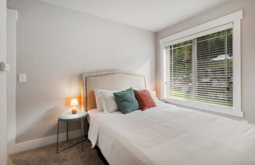 HoneyHomes Spectacular View Home with Amenities - Foto 13