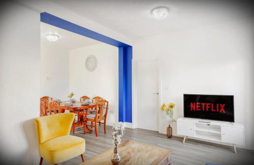 Elegant 3-bed apartment with FREE onsite PARKING in Enfield - Out door Patio - Big savings on Longer Stays - Photo 29