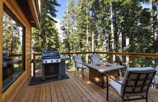 Snowshoe Cabin 3 Decks, BBQ & Hot Tub! - Foto 25