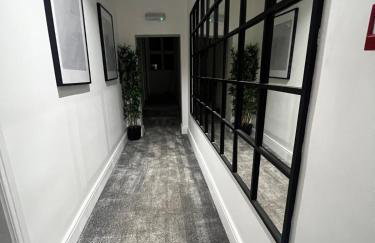 ResiLets - Mood Studio 4 - Town centre studio room with en-suite - Foto 9