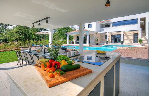 Villa Onyx for 12 people near Porec with 65 private pool and jacuzzi - Photo 14