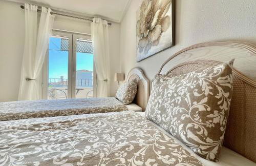 Stunning apartment with overflow pool and golf view - Foto 25