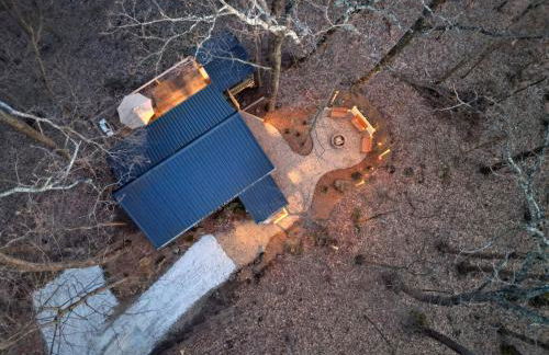 Hot tub, fireplace, fire pit, pool table, grill, EV, pets, HOA lake - Photo 8