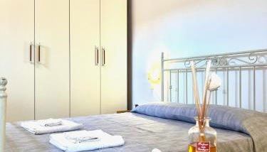 Conchiglia Family Garden Retreat - 2BR - Near the Sea - Wi-Fi - AC - BBQ - Pet Friendly - Foto 5, towels, wardrobe