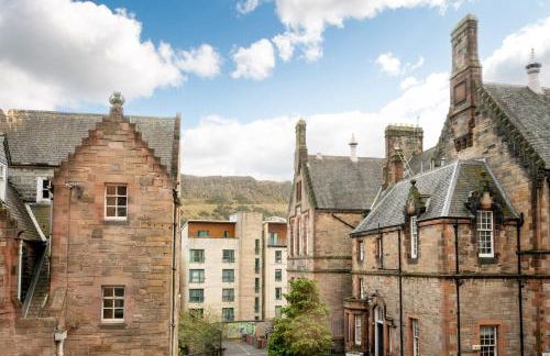 Royal Mile Retreat - Photo 17