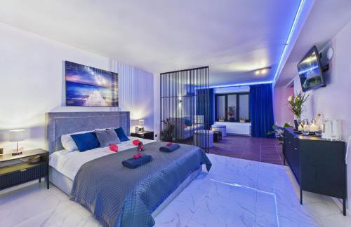 Jacuzzi LoveAparts Marki Romantic Getaway - Photo 25