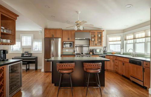 Stay at Beverly Shops - Photo 3