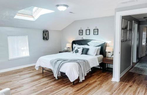 Large 4 Bedroom Home Close to Airport and IX Center - Photo 2