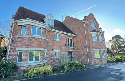 Stylish 2 Bedroom Apartment With 2 Bathrooms and Free Gated Parking - Foto 3