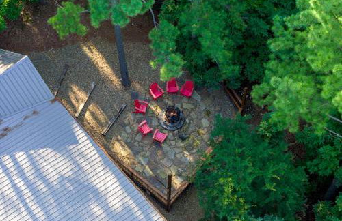 Cozy Cabin with Hot Tub, Fire Pit and Arcade Games - Foto 26