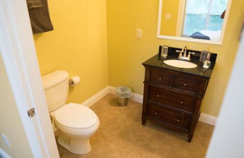 Stunning 3BR Apt, Parking, Full Kitchen, WiFi -H- - Foto 52