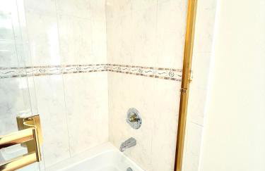 Spacious 3BR 3BA Home ,Sleep 9,3 Car Garage Garden Near DTLA Pasadena Hollywood - Foto 22