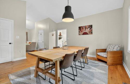 Screened Porch w Swing, Fire Pit, Grill & Deck - Photo 11