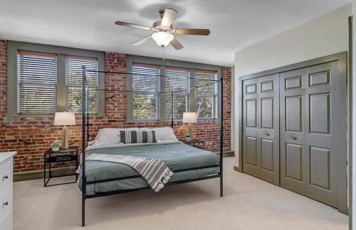 Hidden-Gem 2B Towhhouse in Springfield Close to DT and Stadium! - Photo 11