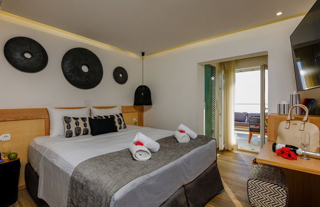 Hersonissos Beach Front Suites - Photo 37