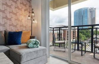 Stylish 4 Bed - 2 Mins to Stadium - Free Parking - Gym - Views - Foto 9