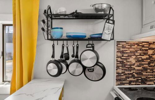 Nothing Fancy Older Apt Walk to Downtown King Bed - Foto 7