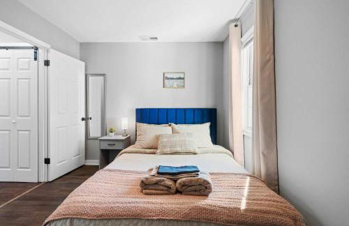 5 Min to Downtown - 7 to Duke - Washer and Dryer - Photo 18