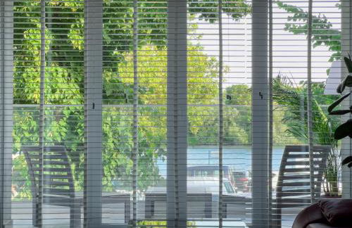 Modernes Wasserfront Wohnung, Terrasse, Parkplatz - Foto 8