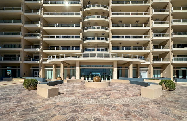 Beach Bliss Retreat 2BR Beachfront Condo - Foto 51