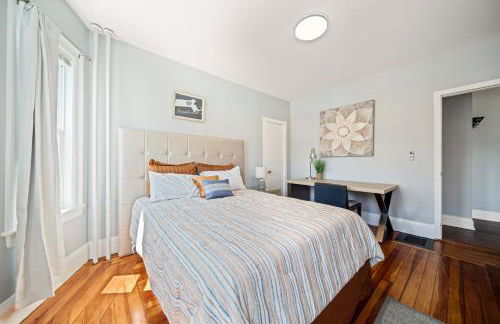 Well-Lit Bedroom near Transit and Charles River - Foto 7