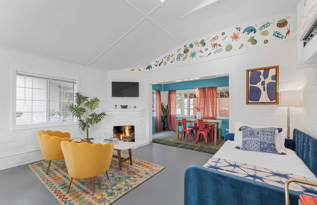 Fable by Avantstay 2 Unique Spaces, w/ Bowling, Hot Tub, Fire Pit, Large Yard - Photo 38