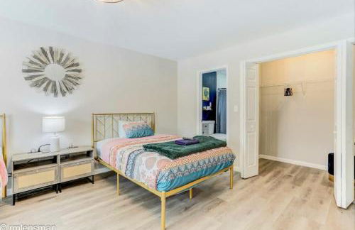 The Hut House 3BR 3BA Game Room Massage Chair - Foto 62