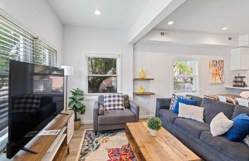 4BR 2BA Hot Tub Home By The Bay - Foto 6