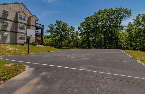 Cozy Lakeside Getaway - Outdoor Theater - Free Early Check-In- 4min to Silver Dollar City - Foto 48